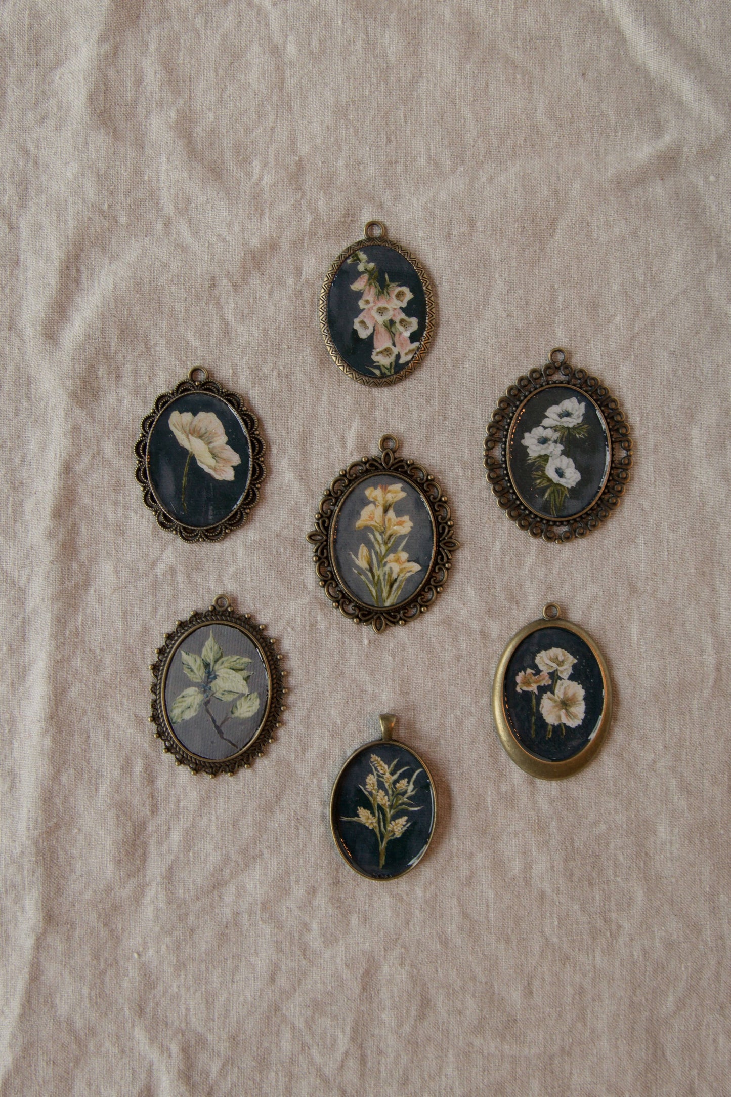 Dark Floral Antique Style Magnet Sets